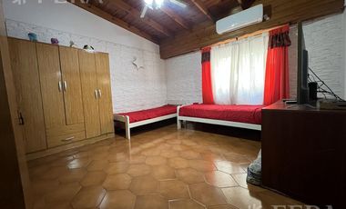 Venta PH 4 ambientes con patio en Wilde