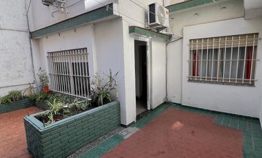 Venta PH 4 ambientes con patio en Wilde