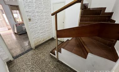 Venta PH 4 ambientes con patio en Wilde