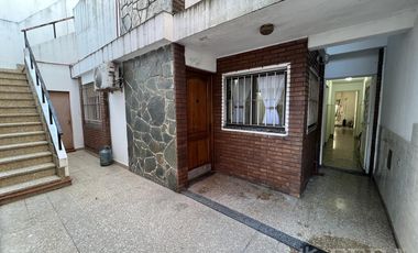 Venta PH 4 ambientes con patio en Wilde