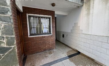 Venta PH 4 ambientes con patio en Wilde