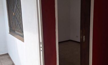 Venta PH - 3 ambientes - al frente - Sin expensas - con Patio - Lanús Este.