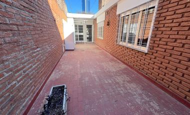 ¡¡ VDO CASA 2 DORM CON PATIO Y GARAJE A MTRS DEL CENTRO CORDOBA-CORDOBA¡¡