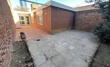 ¡¡ VDO CASA 2 DORM CON PATIO Y GARAJE A MTRS DEL CENTRO CORDOBA-CORDOBA¡¡