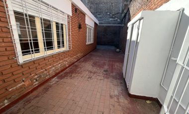 ¡¡ VDO CASA 2 DORM CON PATIO Y GARAJE A MTRS DEL CENTRO CORDOBA-CORDOBA¡¡