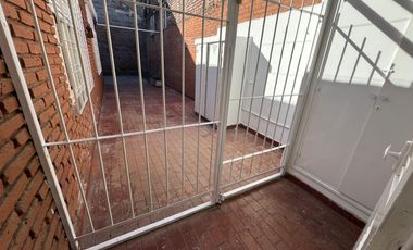 ¡¡ VDO CASA 2 DORM CON PATIO Y GARAJE A MTRS DEL CENTRO CORDOBA-CORDOBA¡¡