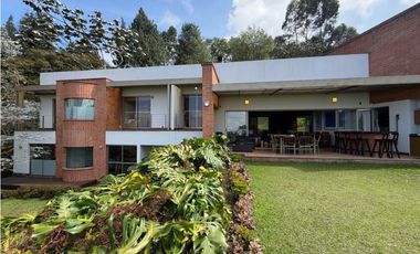 CASA EN VENTA EN EL ALTO DE LAS PALMAS ENVIGADO EN UNIDAD CERRADA