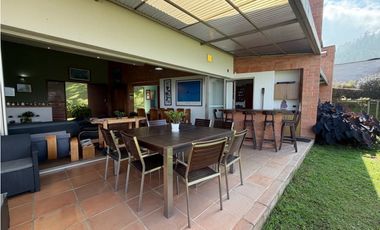 CASA EN VENTA EN EL ALTO DE LAS PALMAS ENVIGADO EN UNIDAD CERRADA
