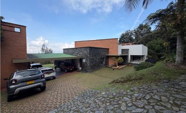 CASA EN VENTA EN EL ALTO DE LAS PALMAS ENVIGADO EN UNIDAD CERRADA