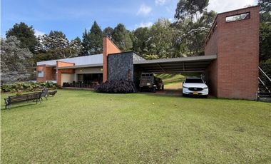 CASA EN VENTA EN EL ALTO DE LAS PALMAS ENVIGADO EN UNIDAD CERRADA
