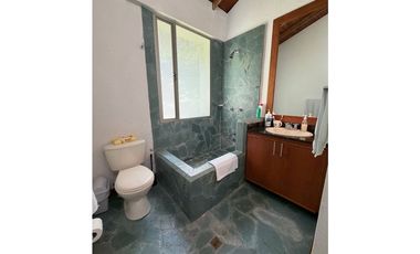 CASA EN VENTA EN EL ALTO DE LAS PALMAS ENVIGADO EN UNIDAD CERRADA