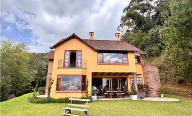 Vendo hermosa casa campestre en el Alto de las palmas