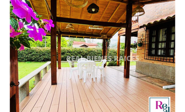 Finca ubicada en el Carmen de Viboral, terreno totalmente plano