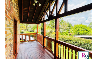 Finca ubicada en el Carmen de Viboral, terreno totalmente plano