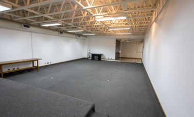 Vendo oficina de gran tamaño en 3 pisos en el centro, piso alto.