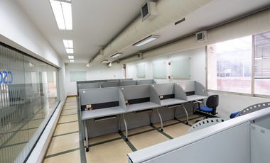 Vendo oficina de gran tamaño en 3 pisos en el centro, piso alto.