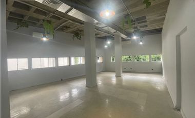 SE VENDE OFICINA 95M EN PH COMOSA OBARRIO CON DIVISION Y AIRE CENTRAL