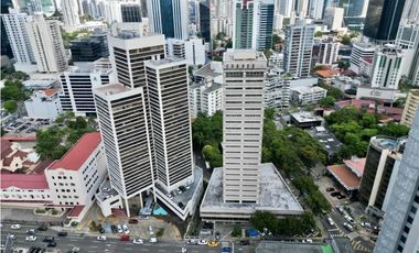 SE VENDE OFICINA 95M EN PH COMOSA OBARRIO CON DIVISION Y AIRE CENTRAL