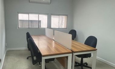 SE VENDE OFICINA 95M EN PH COMOSA OBARRIO CON DIVISION Y AIRE CENTRAL