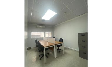 SE VENDE OFICINA 95M EN PH COMOSA OBARRIO CON DIVISION Y AIRE CENTRAL