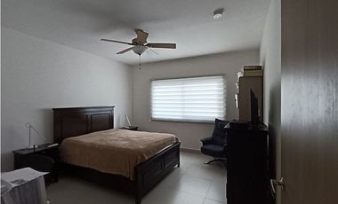 SE VENDE CASA EN CONDADO DEL REY PH ALTOS DEL PARQUE DE 3 HABITACION