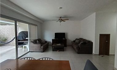 SE VENDE CASA EN CONDADO DEL REY PH ALTOS DEL PARQUE DE 3 HABITACION