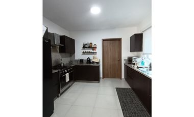 SE VENDE CASA EN CONDADO DEL REY PH ALTOS DEL PARQUE DE 3 HABITACION