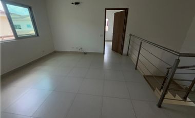 SE VENDE CASA EN CONDADO DEL REY PH ALTOS DEL PARQUE DE 3 HABITACION