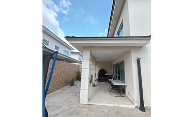 SE VENDE CASA EN CONDADO DEL REY PH ALTOS DEL PARQUE DE 3 HABITACION