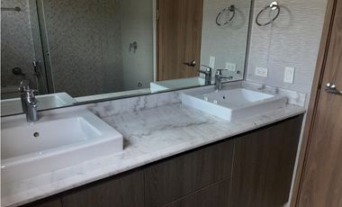 SE VENDE CASA EN CONDADO DEL REY PH ALTOS DEL PARQUE DE 3 HABITACION