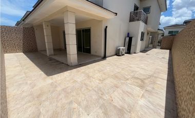 SE VENDE CASA EN CONDADO DEL REY PH ALTOS DEL PARQUE DE 3 HABITACION
