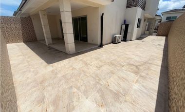 SE VENDE CASA EN CONDADO DEL REY PH ALTOS DEL PARQUE DE 3 HABITACION