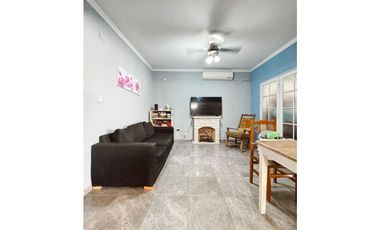 Venta casa 5 dormitorios, patio y cochera Zona escuela Hogar.