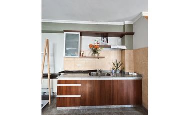 Venta casa 5 dormitorios, patio y cochera Zona escuela Hogar.