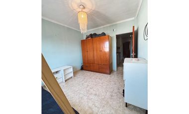 Venta casa 5 dormitorios, patio y cochera Zona escuela Hogar.