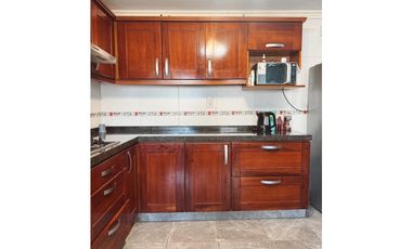 Venta casa 5 dormitorios, patio y cochera Zona escuela Hogar.