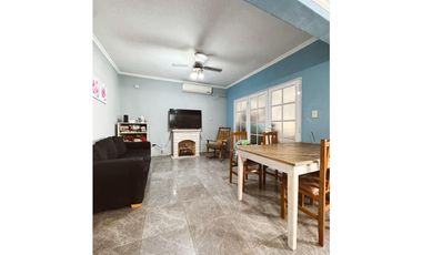Venta casa 5 dormitorios, patio y cochera Zona escuela Hogar.