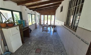 VENTA DE TRES CASAS EN BLOCK EN BARRIO SAN CAYETANO