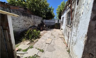 VENTA DE TRES CASAS EN BLOCK EN BARRIO SAN CAYETANO