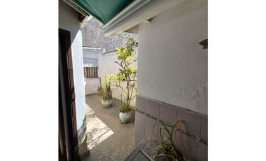 VENTA DE TRES CASAS EN BLOCK EN BARRIO SAN CAYETANO