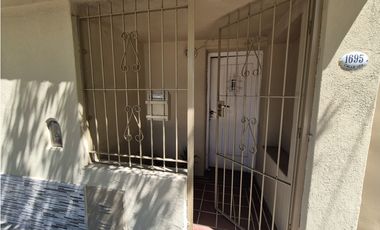 VENTA DE TRES CASAS EN BLOCK EN BARRIO SAN CAYETANO