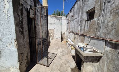 VENTA DE TRES CASAS EN BLOCK EN BARRIO SAN CAYETANO