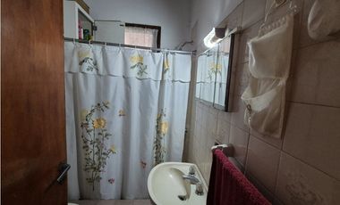 VENTA DE TRES CASAS EN BLOCK EN BARRIO SAN CAYETANO