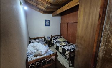 VENTA DE TRES CASAS EN BLOCK EN BARRIO SAN CAYETANO