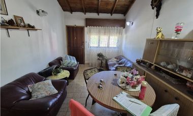 VENTA DE TRES CASAS EN BLOCK EN BARRIO SAN CAYETANO