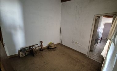 VENTA DE TRES CASAS EN BLOCK EN BARRIO SAN CAYETANO