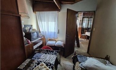 VENTA DE TRES CASAS EN BLOCK EN BARRIO SAN CAYETANO