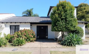 Casa en venta c/ cochera en 9 de Julio