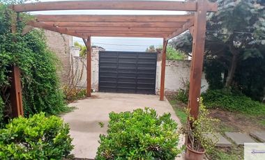 Casa en venta c/ cochera en 9 de Julio