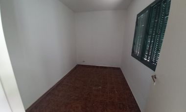 Casa en alquiler c/ cochera en Pellegrini